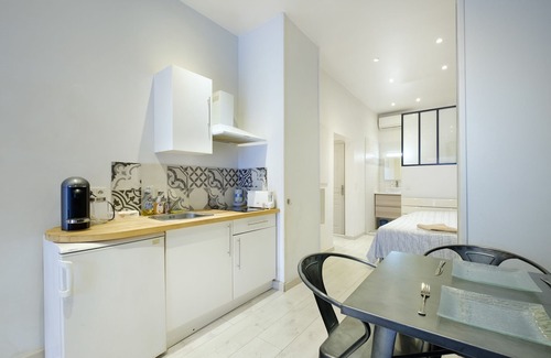 Quartier du Port Apartment | Studio Apartment 'Appartement Cosy - Sur Le Port' with Shared Garden, Wi-Fi and Air Conditioning
