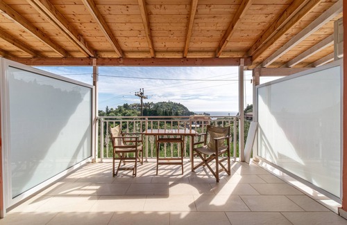 Lakones Apartment | Studio apartment "Arianna Studio 9" with sea view, communal pool & WLAN