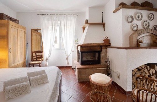 Rossi Apartment | Studio Apartment 'Casetta Mulino' with Private Terrace and Wi-Fi