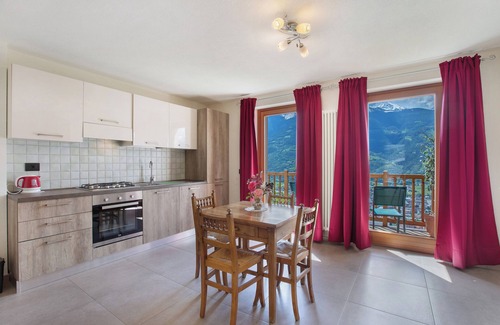 Aosta Apartment | Studio Apartment 'Casa Di Alfredo E Virginia - Noce' with Mountain View, Shared Garden and Wi-Fi