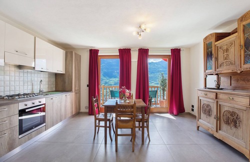 Aosta Apartment | Studio Apartment 'Casa Di Alfredo E Virginia - Noce' with Mountain View, Shared Garden and Wi-Fi