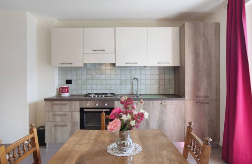 Aosta Apartment | Studio Apartment 'Casa Di Alfredo E Virginia - Noce' with Mountain View, Shared Garden and Wi-Fi