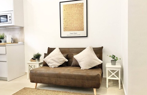 Los Tilos Apartment | Studio-Apartment-Ensuite with Shower-Street View-Estación Centro Vialia 2