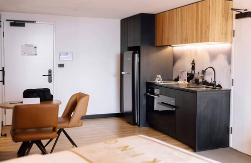 Newcastle Hotel | Studio Apartment in CBD