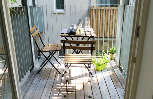 Graz City Centre Apartment | Studio apartment in the heart of Graz's old town -kitchen, bathroom, WC, balcony