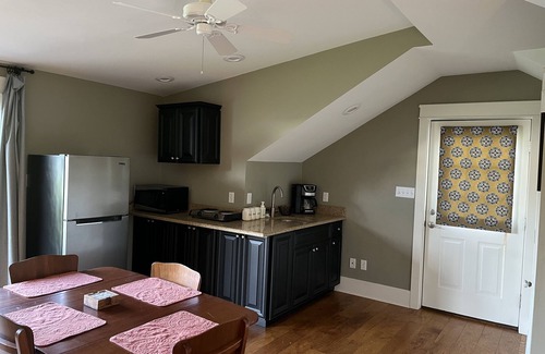 Tallahassee Apartment | Studio Apartment in the heart of Midtown- great for Legislative Session!