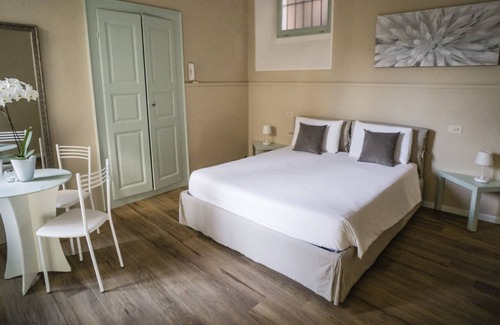 Crabbia Apartment | Studio apartment in beautiful 18th century villa with private covered patio