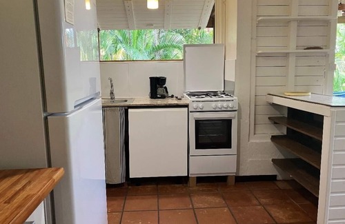 Tartane Apartment | Studio apartment just 30 seconds from a stunning beach - salt water pool