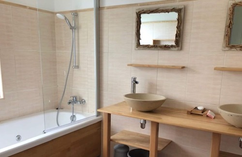 Peyrehorade Apartment | Studio Apartment 'La Grange De Larbaigt' with Private Terrace, Shared Garden and Wi-Fi