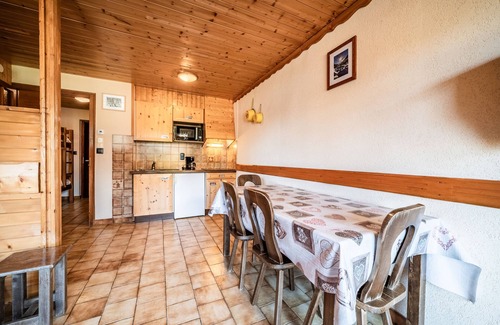 Chatel Apartment | Studio Apartment 'Le Flocon - 4 Pers' with Mountain View, Balcony and Wi-Fi