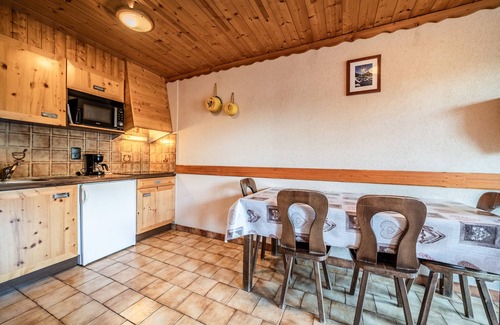 Chatel Apartment | Studio Apartment 'Le Flocon - 4 Pers' with Mountain View, Balcony and Wi-Fi
