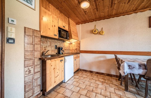 Chatel Apartment | Studio Apartment 'Le Flocon - 4 Pers' with Mountain View, Balcony and Wi-Fi
