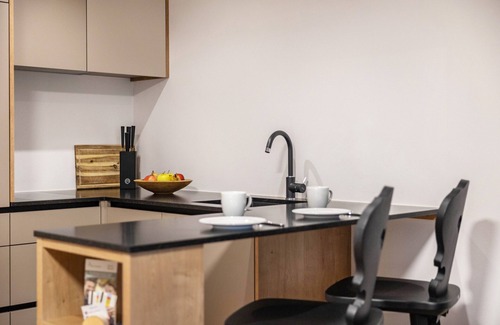 Naz Apartment | Studio Apartment 'Linderhof Nido' with Mountain View, Shared Pool and Wi-Fi