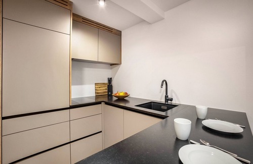 Naz Apartment | Studio Apartment 'Linderhof Nido' with Mountain View, Shared Pool and Wi-Fi