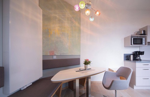 Pelham Apartment | Studio Apartment "Loggia" with Lake View, Private Garden & Wi-Fi