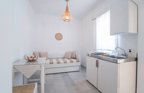 Mikri Vigla Apartment | Studio Apartment 'Maroulis Studios - 7' with Private Garden, Wi-Fi and Air Conditioning