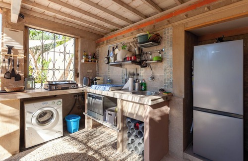 Cassis Apartment | Studio Apartment 'Maisonnette Indépendante' with Mountain View, Wi-Fi and Air Conditioning