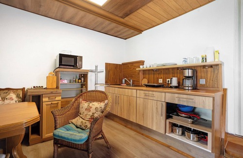 Ruhland Apartment | Studio Apartment 'Obere Ferienwohnung Im Nebengebäude' with Shared Pool, Shared Terrace and Wi-Fi