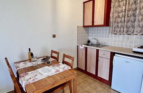 Vlachata Apartment | Studio Apartment 'Ocean Front 1' with Sea View, Wi-Fi and Air Conditioning