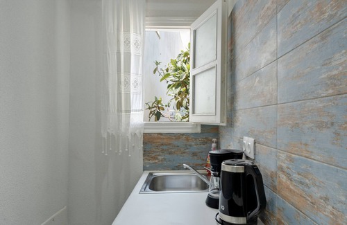 Amorgos Town Apartment | Studio Apartment 'Politimi's N2' with Mountain View, Wi-Fi and Air Conditioning