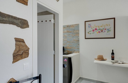 Amorgos Town Apartment | Studio Apartment 'Politimi's N2' with Mountain View, Wi-Fi and Air Conditioning