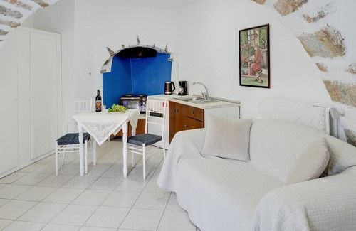 Amorgos Town Apartment | Studio Apartment 'Politimi N7' with Mountain View, Wi-Fi and Air Conditioning