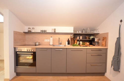 Uebersee Apartment | Studio Apartment 'Taubenkobel' with Mountain View, Balcony, Shared Garden & Wi-Fi