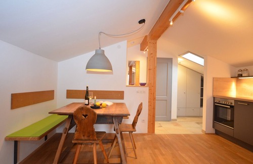 Uebersee Apartment | Studio Apartment 'Taubenkobel' with Mountain View, Balcony, Shared Garden & Wi-Fi