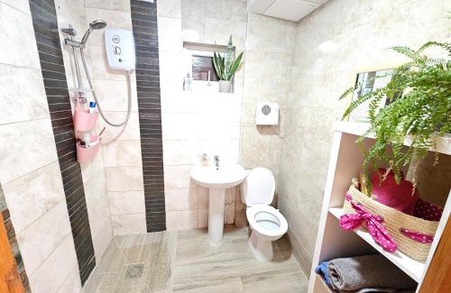 Lady Margaret Apartment | Studio apartment, TV, WiFi Kitchen Parking, Wembley Elizabeth Line