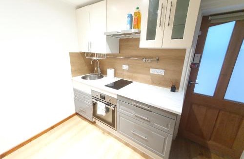 Lady Margaret Apartment | Studio apartment, TV, WiFi Kitchen Parking, Wembley Elizabeth Line