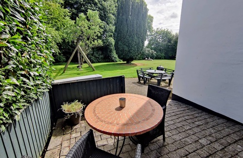 Hovedgard Apartment | Studio Apartment With Private Patio - Provstegården Bed & Breakfast