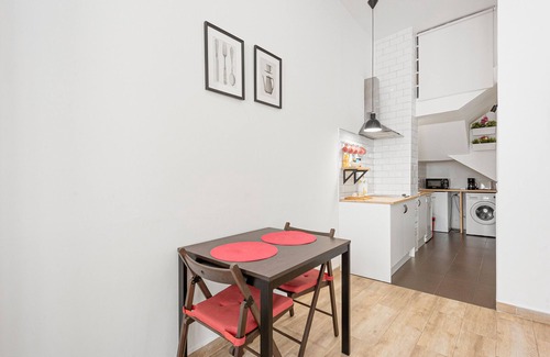 Lagunillas Apartment | Studio Apartment 'Zona's Luxury Apartment' with Wi-Fi and Air Conditioning