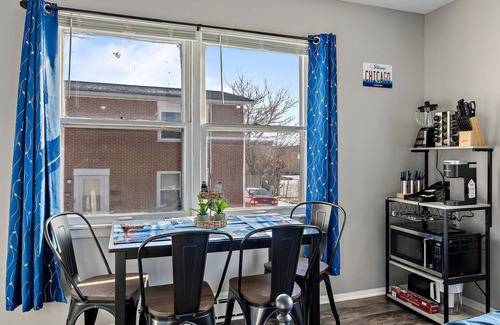Aurora Apartment | Studio apt/Aurora/Chicago suburb/FREE WIFI & Parking