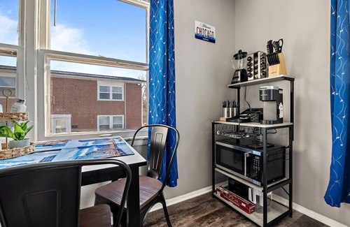 Aurora Apartment | Studio apt/Aurora/Chicago suburb/FREE WIFI & Parking