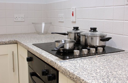 Dungannon Apartment | Studio Apt w/kitchen, dining area and parking