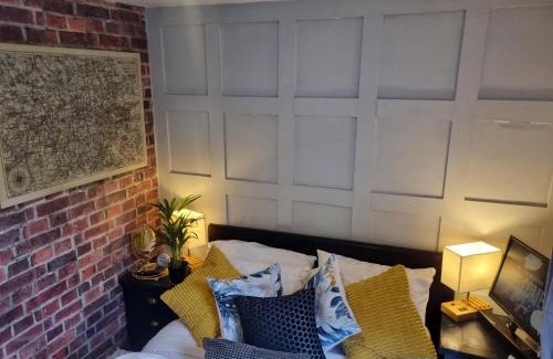 Fulwell and Hampton Hill Apartment | Studio at 113b - a home away from home