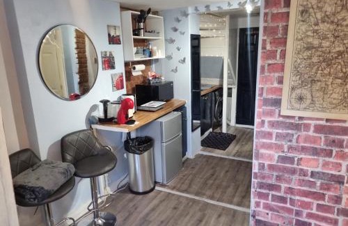 Fulwell and Hampton Hill Apartment | Studio at 113b - a home away from home
