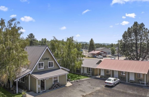 Cascade Apartment | Studio at Birch Glen Lodge: Mountain Retreat with Firepit