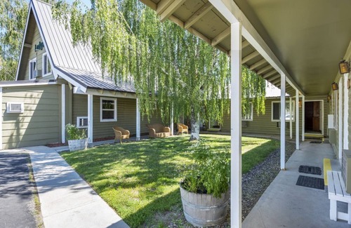 Cascade Apartment | Studio at Birch Glen Lodge: Mountain Retreat with Firepit