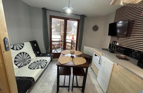 Laveissiere Apartment | Studio au pied des pistes avec accès privé par son balcon