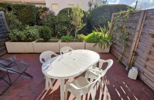 Sainte-Maxime Apartment | Studio avec coin-nuit, terrasse et parking privé près du centre de Sainte-Maxime, Golfe de Saint-Tropez - FR-1-780-60