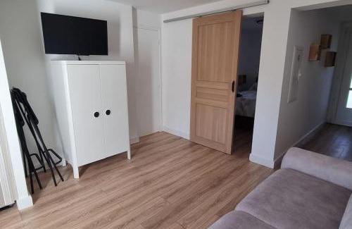 Louhossoa Apartment | Studio avec terrasse