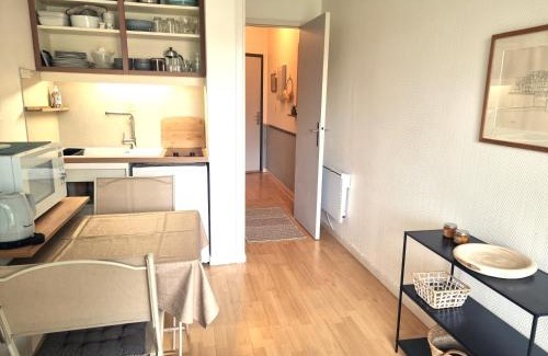 Dinard Apartment | Studio, balcon et accès direct page