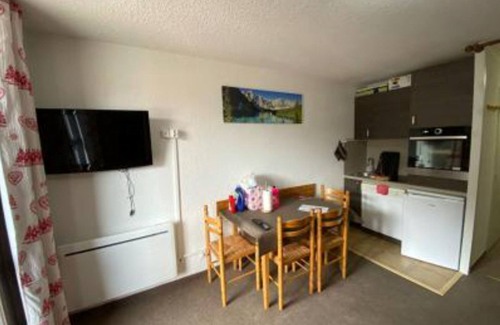 Les Claux Apartment | Studio balcony 2nd floor RES Ski Soleil 4 P located 50M from the slopes and gondola.