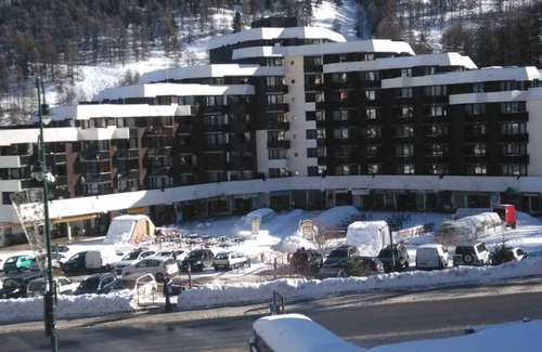 Les Claux Apartment | Studio balcony 2nd floor RES Ski Soleil 4 P located 50M from the slopes and gondola.