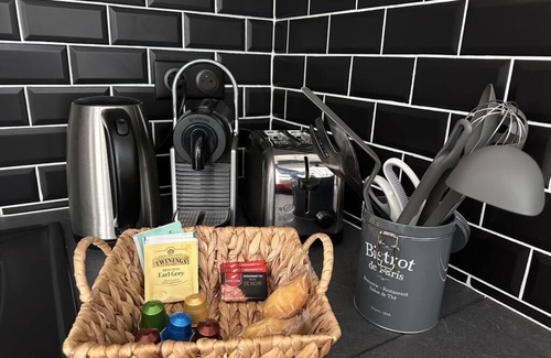 Saint-Prix Apartment | Studio BISTROT near Olympics 2024, garden, terrace, sauna, gym