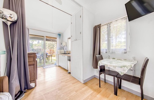 Hourtin Apartment | Studio 'Bleu Nature - Hourtin, Medoc' with Private Terrace, Wi-Fi and Air Conditioning