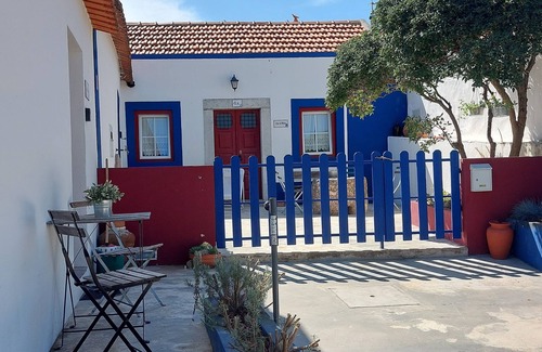 Setubal Apartment | Studio by the mountainsPet friendly