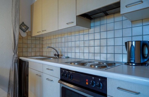 Caslano Apartment | Studio by the Pool Swisshomebnb