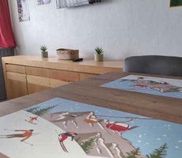 Besse-et-Saint-Anastaise Apartment | Studio centre Super-Besse